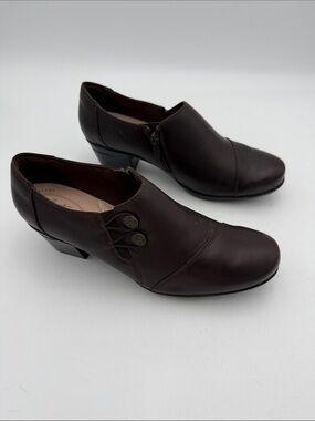 Clarks Women's Dark Brown Low Heel Slip-On Heels booties 10W casual office Y2K